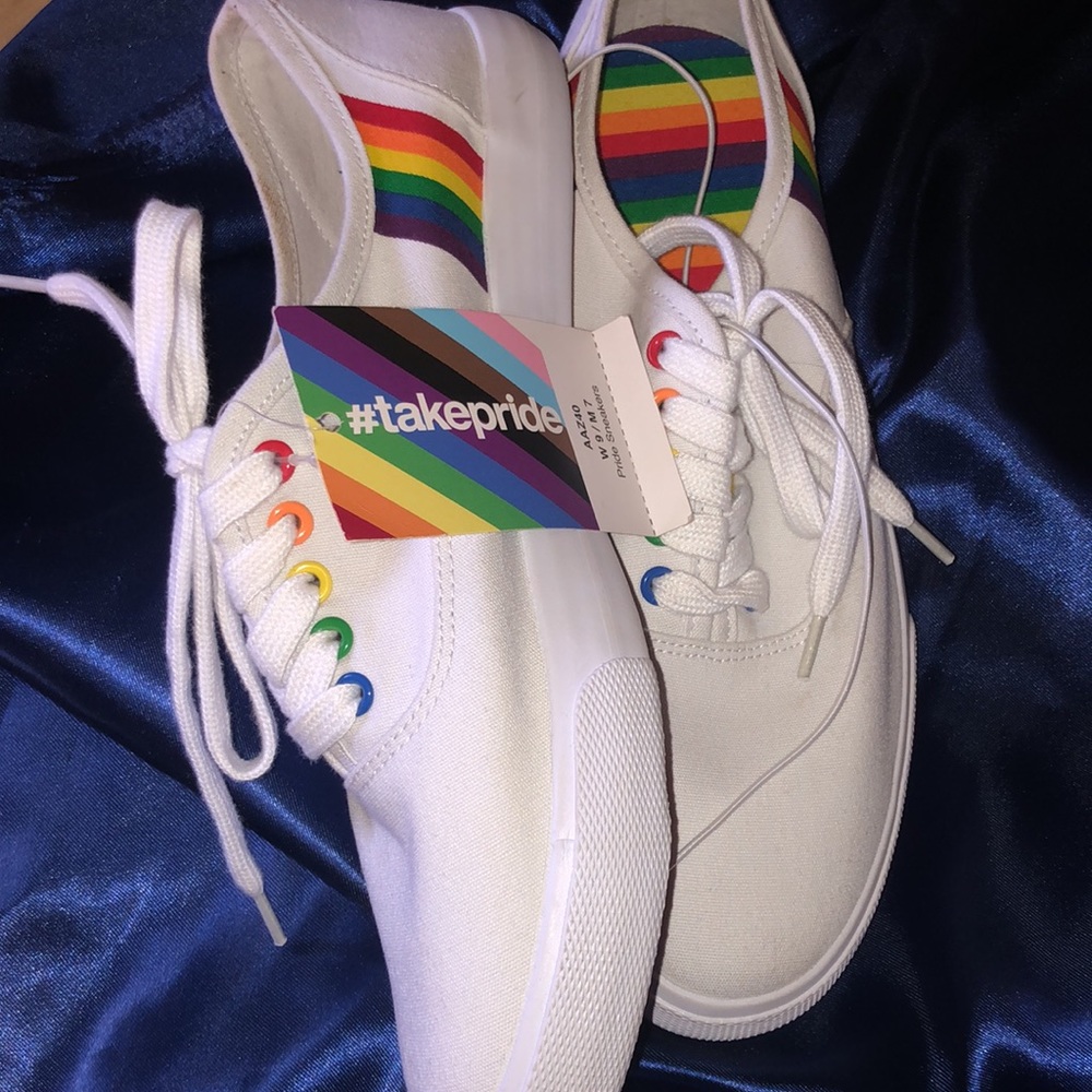 Take PRIDE unisex ✅3/$15 in any bundle of 3️⃣or more) exp 6/13/25